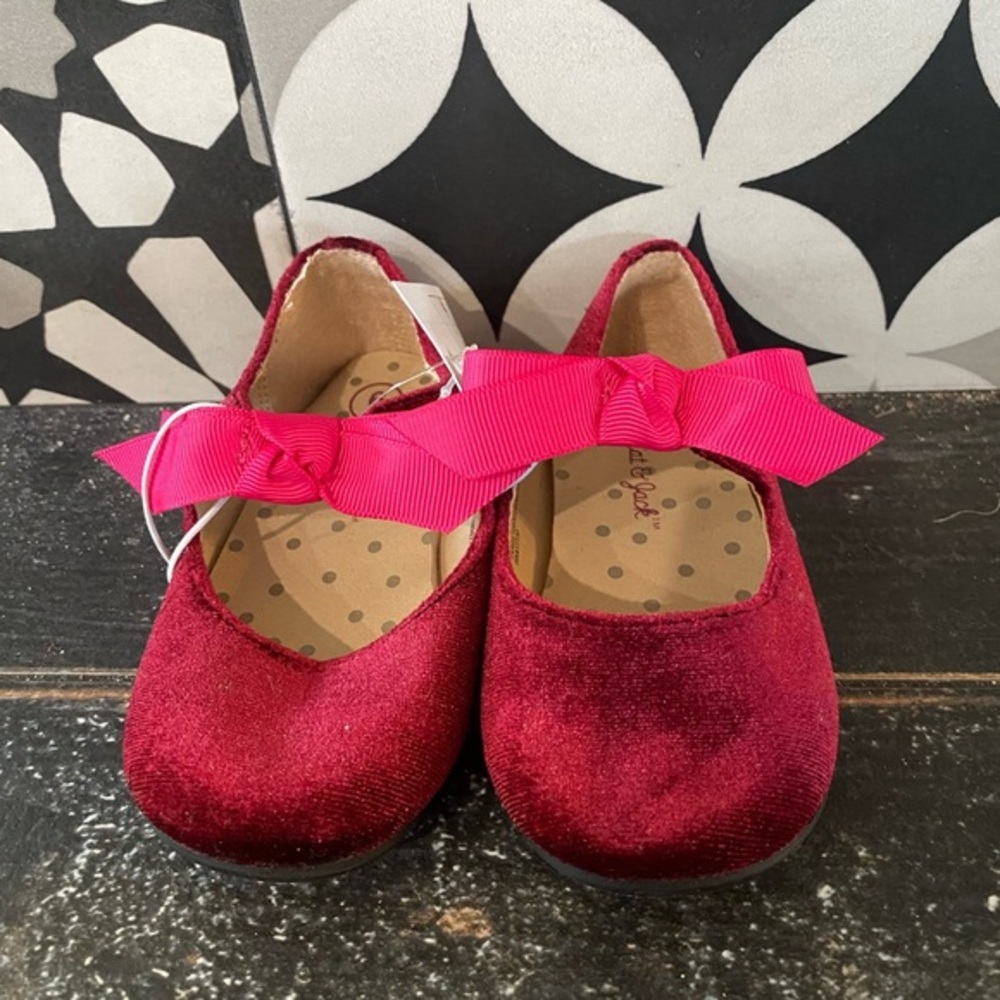 Sweetest little red velvet shoes with fabric bows😍just in time for ❤️day!